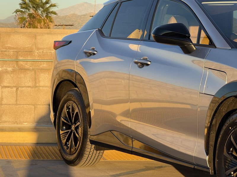 New 2026 Lexus RZ 350eImage 5