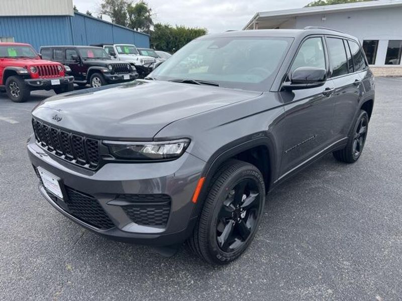 2024 Jeep Grand Cherokee Altitude X 4x4Image 3