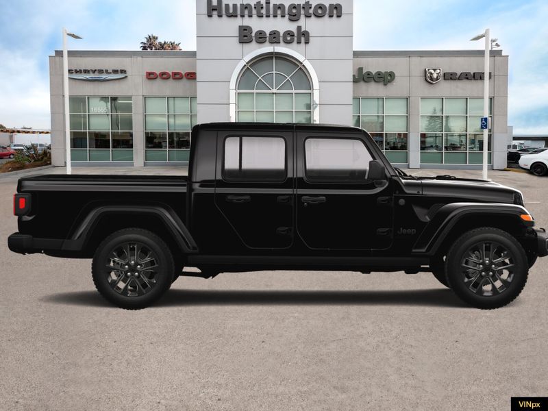 2025 Jeep Gladiator Nighthawk 4x4Image 9