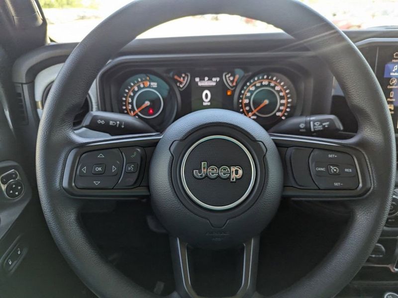 2024 Jeep Gladiator Nighthawk 4x4Image 28