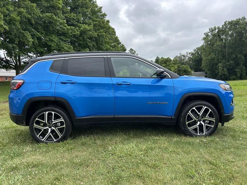 2025 Jeep Compass Limited photo 2