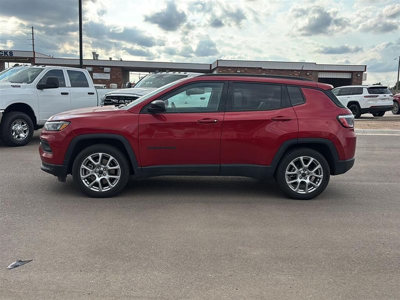 2025 Jeep Compass Latitude photo 2