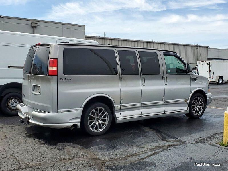 2011 Chevrolet Express 1500 Image 2