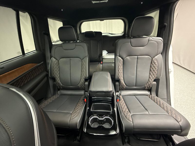 New 2025 Jeep Grand Cherokee L Summit Reserve 4x4Image 13