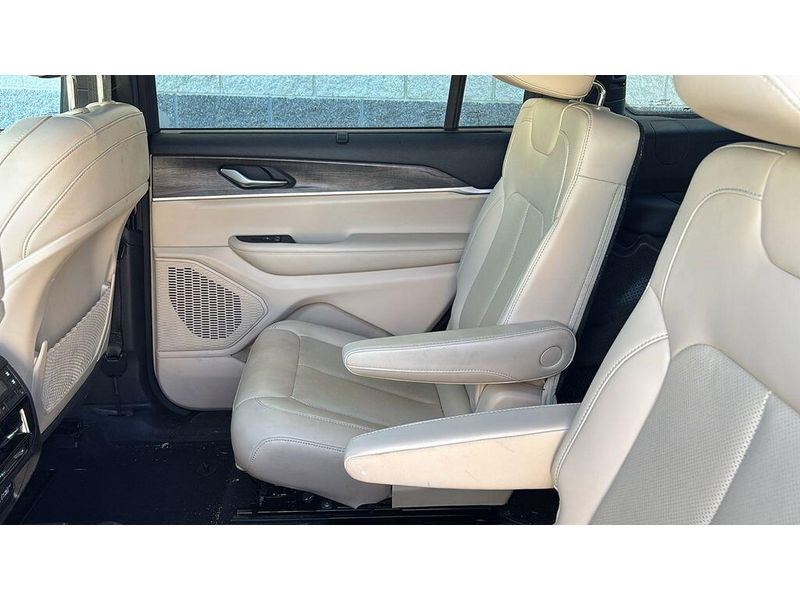 Used 2023 Jeep Grand Cherokee L LimitedImage 9