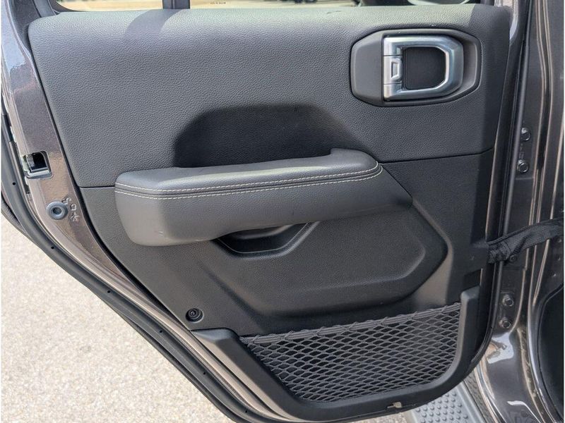 2021 Jeep Wrangler 4xE Unlimited SaharaImage 34