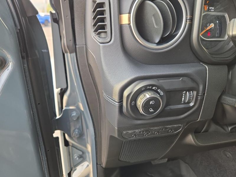 2025 Jeep Gladiator Sport photo 11