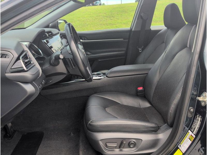 2019 Toyota Camry XSEImage 10