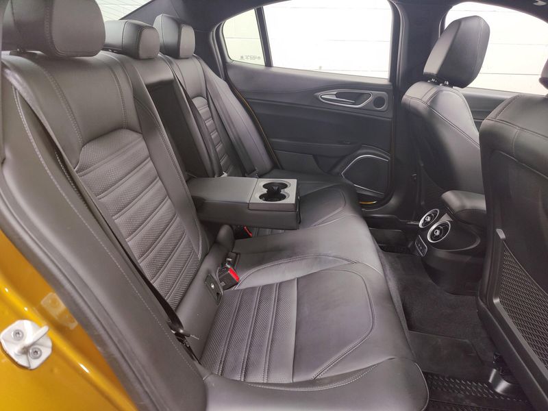 2022 Alfa Romeo Giulia Veloce Premium AWD w/Activ AsstImage 19
