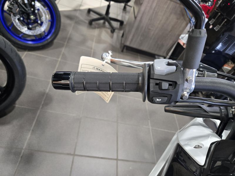 New 2025 Suzuki DRZ4SM SOLID SPECIAL WHITE NO 2 Image 9