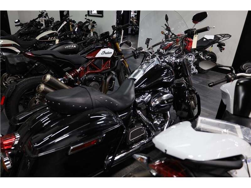 2018 Harley-Davidson Road King in a Black exterior color. New England Powersports 978 338-8990 pixelmotiondemo.com 