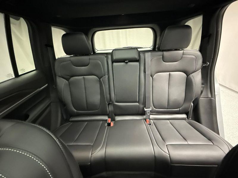 New 2025 Jeep Grand Cherokee Limited 4x4Image 12
