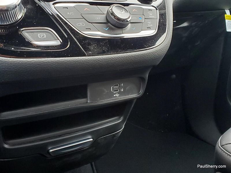 New 2026 Chrysler Pacifica Select