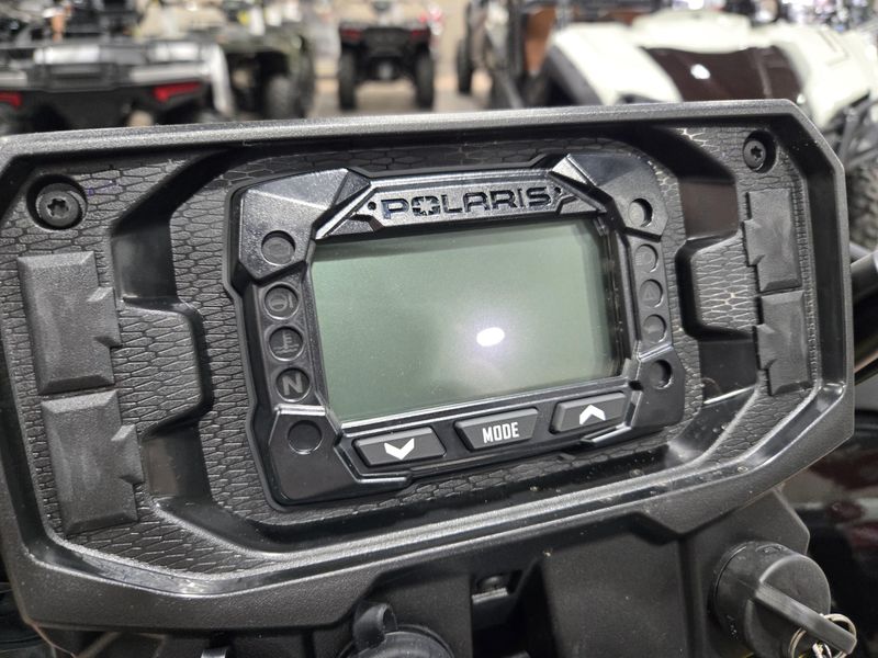 New 2025 Polaris SPORTSMAN 570 TRAIL ONYX BLACK Image 17