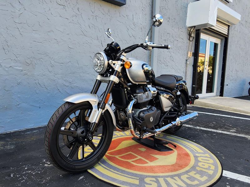 New 2024 Royal Enfield SUPER METEOR Image 3