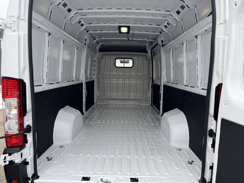 2025 RAM ProMaster Cargo Van TradesmanImage 9