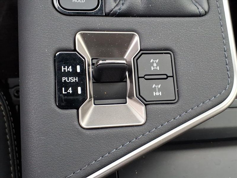 Used 2024 Lexus GX 550 OvertrailImage 22