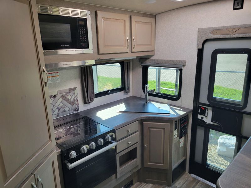 New 2026 ARCTIC FOX 992 Image 6