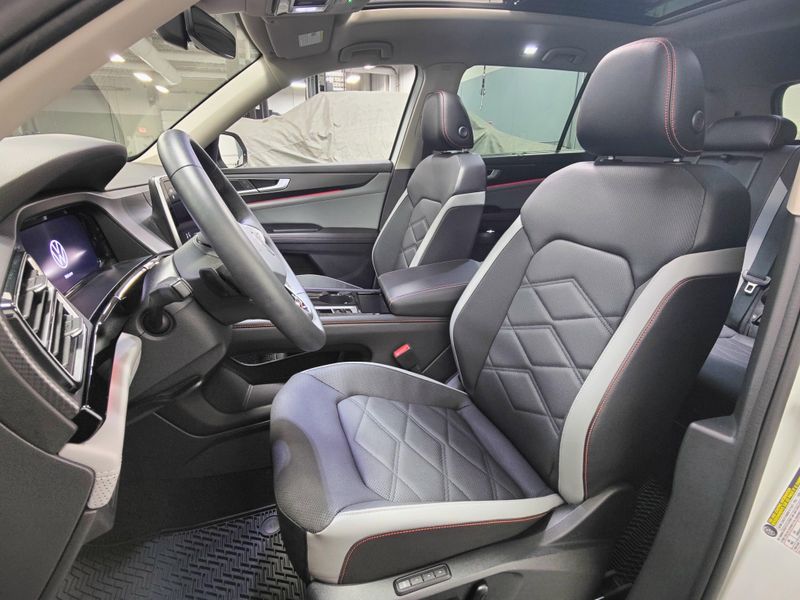 Used 2024 Volkswagen Atlas AWD Peak Edition SEL w/Sunroof/NavImage 17