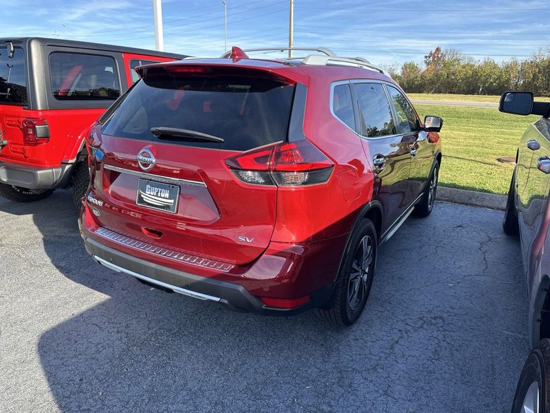 2019 Nissan Rogue SVImage 8