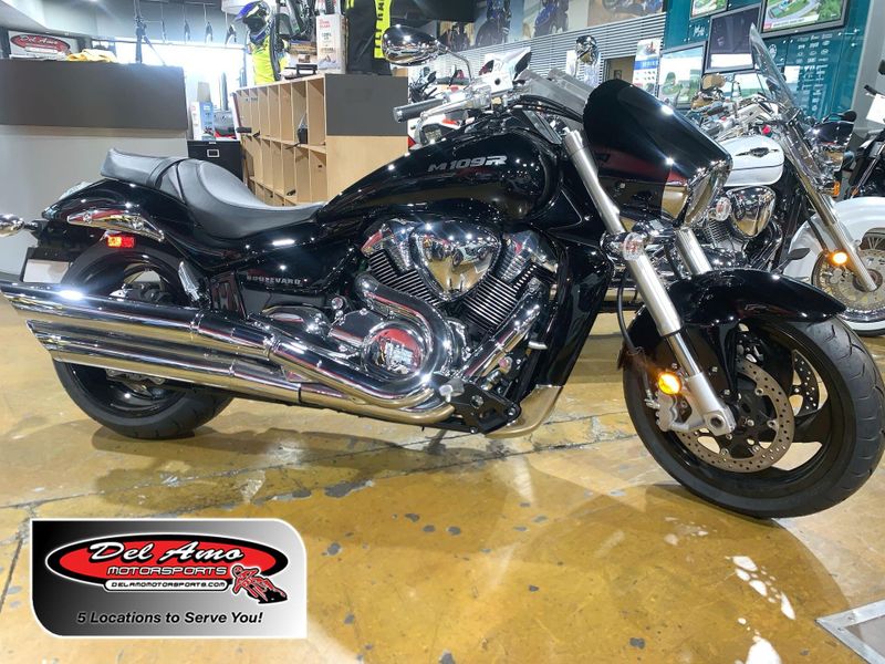New 2025 Suzuki BOULEVARD M109R Image 1