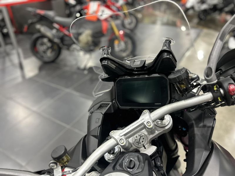 New 2025 Ducati MULTISTRADA V4 RALLY TRAVEL & RADAR SPOKED WHEELS Image 12