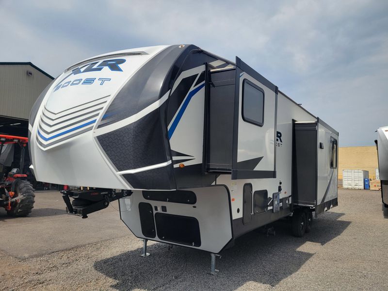 Used 2022 FOREST RIVER BOOST M-32RZR14 Image 7