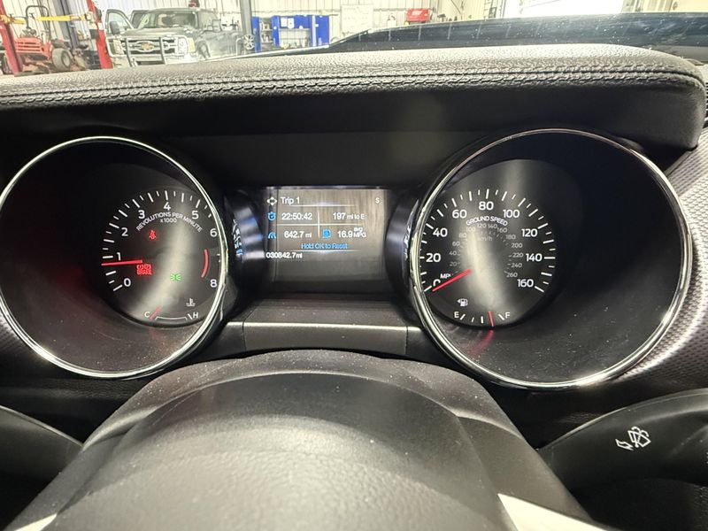 Used 2017 Ford Mustang Image 21