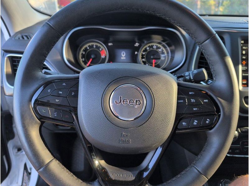 Used 2023 Jeep Cherokee Altitude LuxImage 22