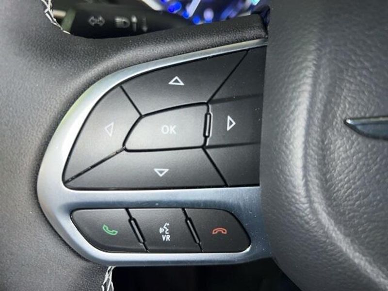 2025 Chrysler Pacifica SelectImage 35