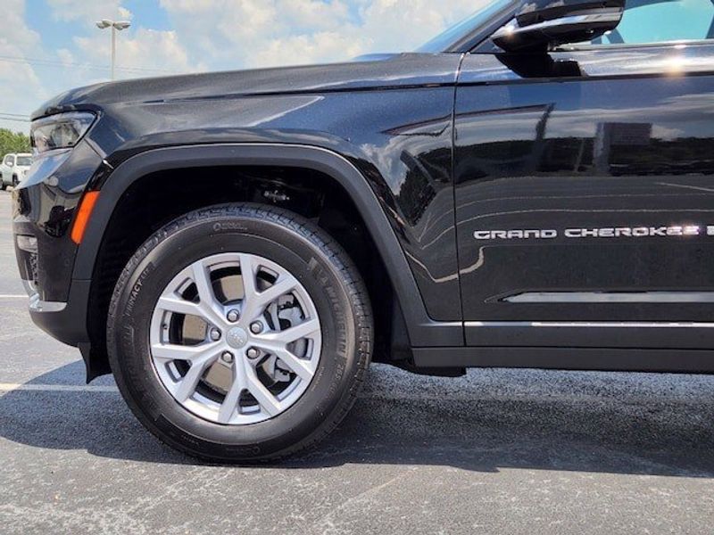 2022 JEEP Grand Cherokee L Limited 4x2Image 7