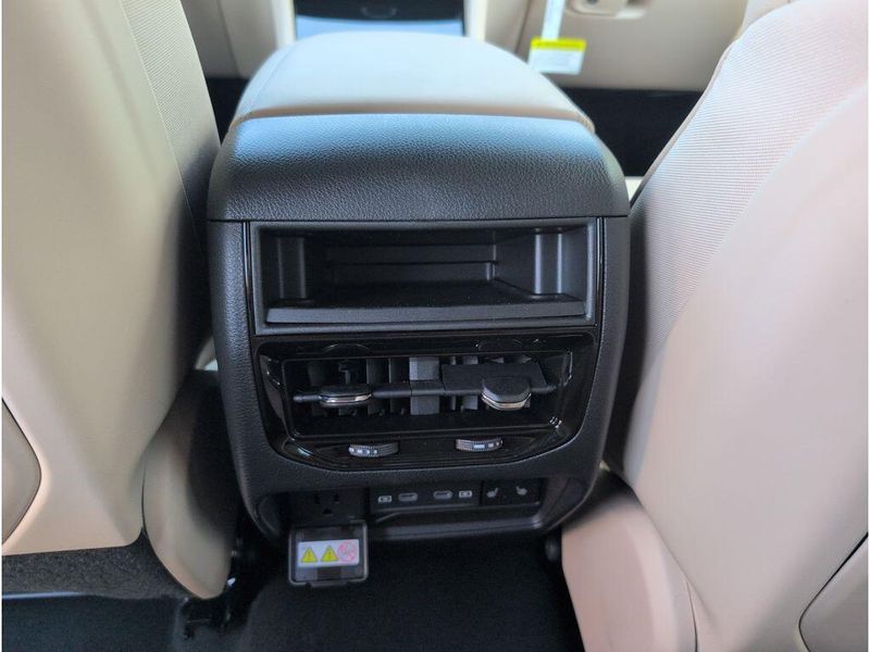 New 2026 Jeep Grand Cherokee Limited 4x4Image 33