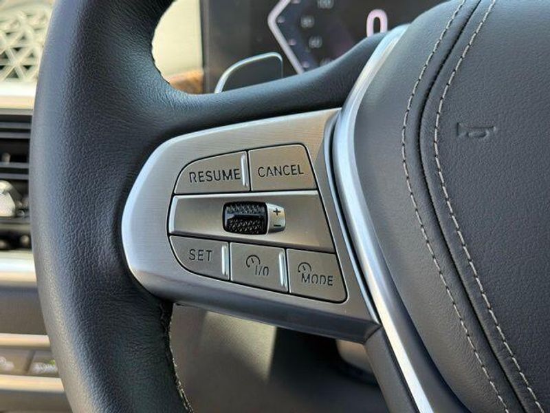 Used 2026 BMW X7 xDrive40iImage 25
