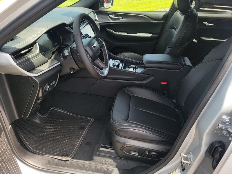2025 Jeep Grand Cherokee L Limited 4x4Image 25