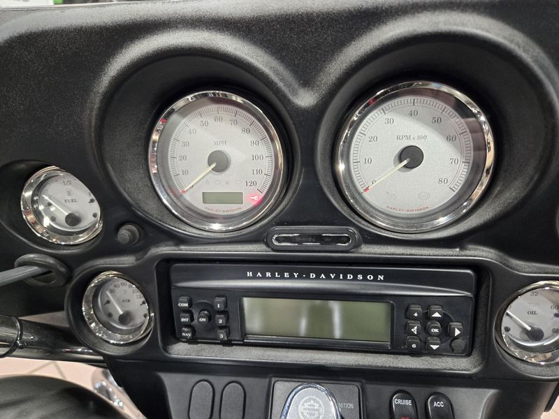 USED 2009 HARLEY STREET GLIDE Image 19