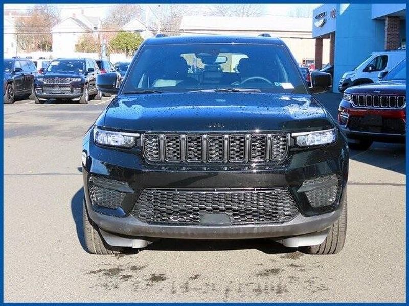 2024 Jeep Grand Cherokee Altitude XImage 3