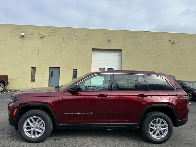 2025 Jeep Grand Cherokee Laredo X 4x4Image 4