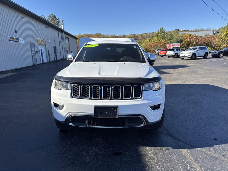 2017 Jeep Grand Cherokee Limited photo 3