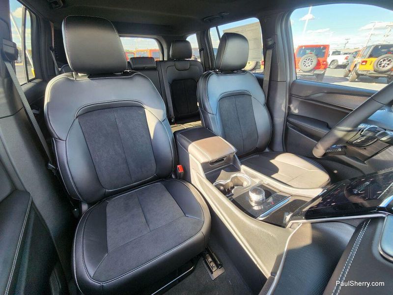 New 2025 Jeep Grand Cherokee Altitude X 4x4