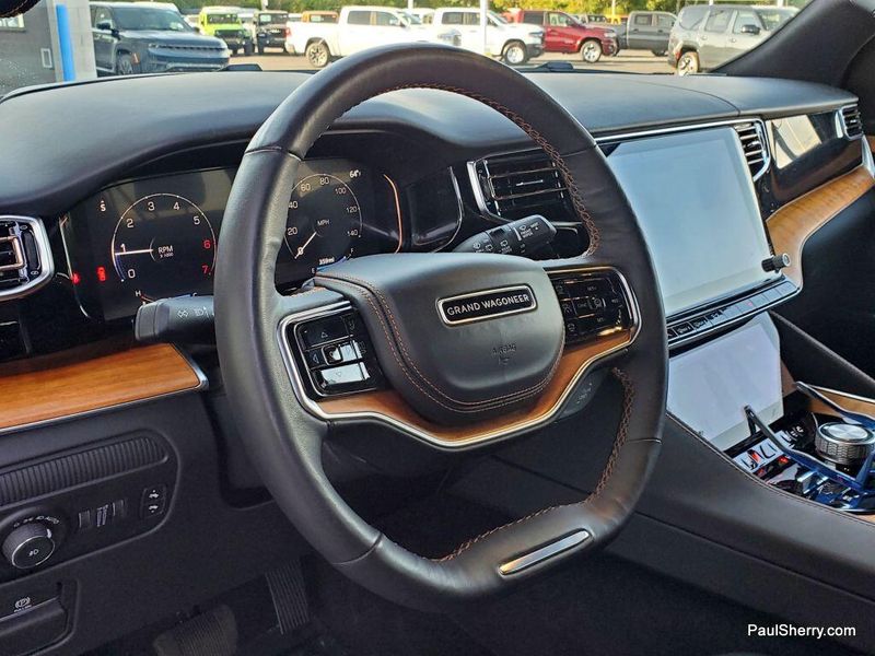 2024 Jeep Grand Wagoneer L III photo 32