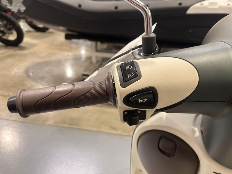 New 2024 Honda Metropolitan Image 12