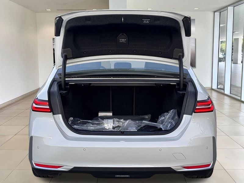 2025 BMW i5 xDrive40Image 15