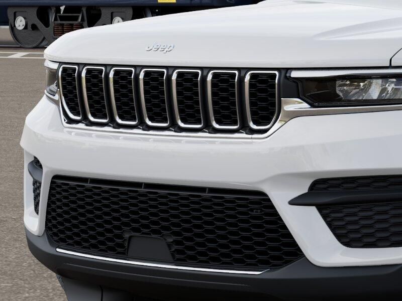 New 2027 Jeep Grand Cherokee Laredo X 4x2Image 11