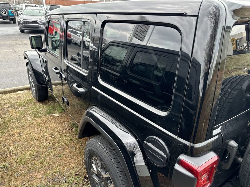 2024 Jeep Wrangler 4-door SaharaImage 10