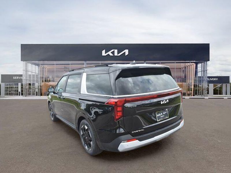 New 2026 Kia Carnival EXImage 6
