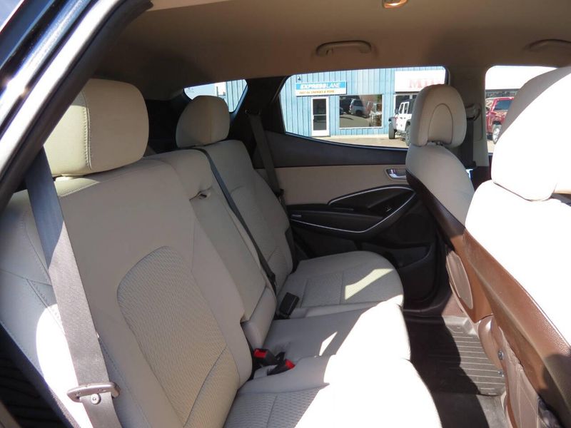 Used 2017 Hyundai Santa Fe Sport 2.4L AWD 4dr SUVImage 28