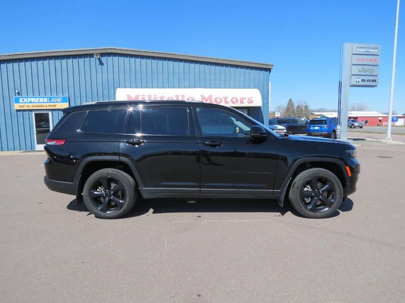 Used 2023 Jeep Grand Cherokee L Limited 4x4 4dr SUVImage 1