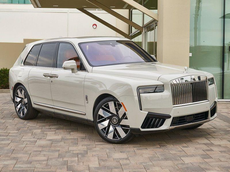 New 2026 Rolls-Royce Cullinan Image 5