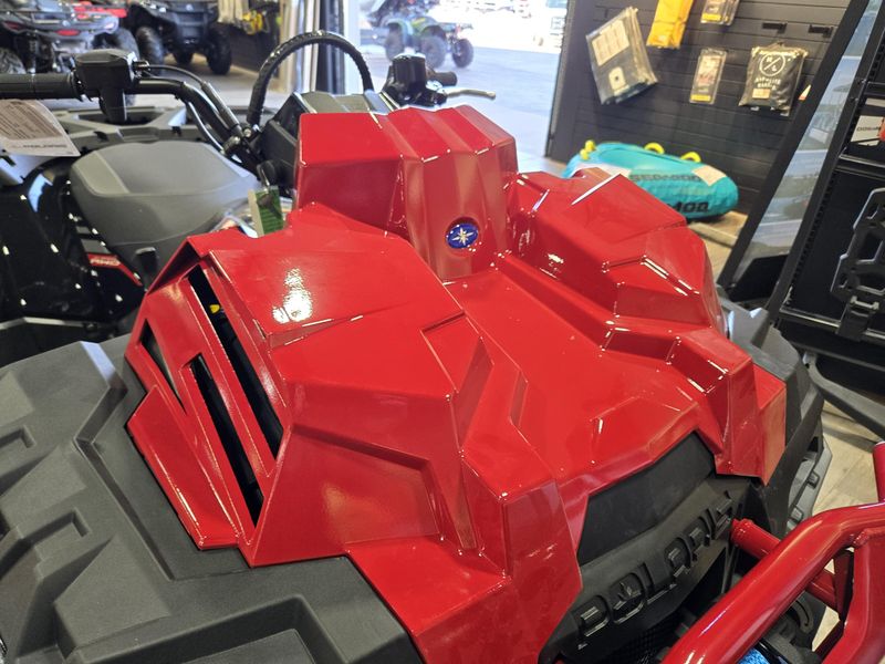2025 Polaris SPORTSMAN XP 1000 MUD EDITION ONYX BLACK AND PERFORMANCE RED ACCENTS Image 11