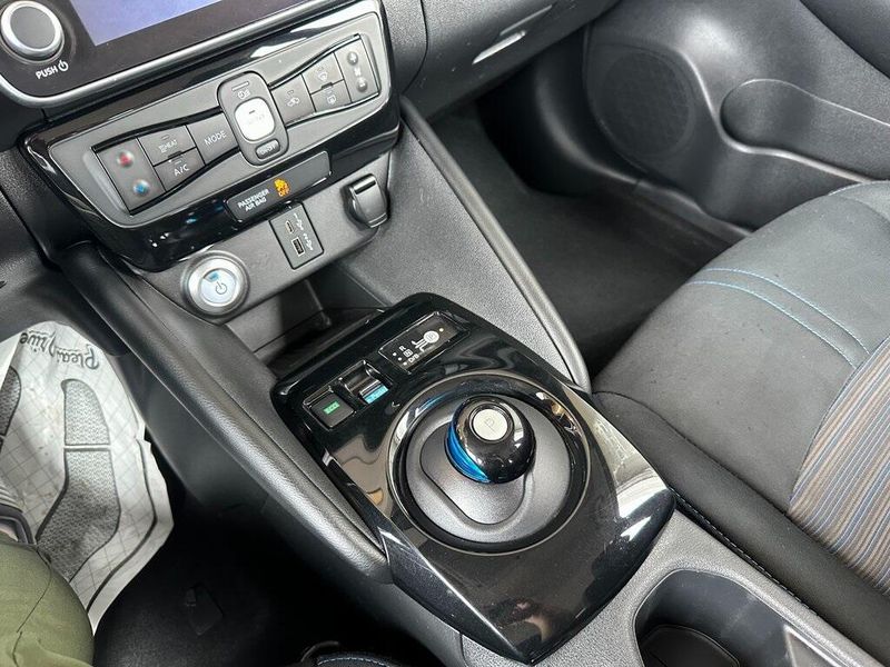 2020 Nissan Leaf SVImage 7
